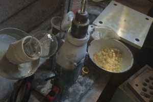 У Цмінах Маневицького району «накрили» підпільний цех з обробки бурштину 