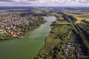 Замість відпочинку – інфекційна бомба: озеро у Рівному забруднене фекаліями