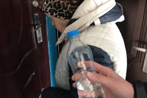 До 13600 гривень штрафу: у Луцьку жінка продавала вдома сурогатний алкоголь