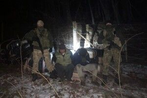 Прикордонники зі стрільбою припинили контрабанду 20 тисяч пачок сигарет
