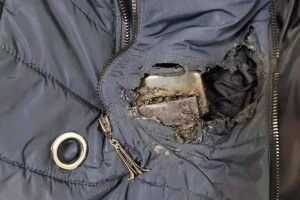 У Дніпрі уламок ракети застряг у пальті співробітниці мерії (Фото)