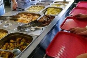 Переселенців у Луцьку відтепер годуватимуть лише у двох шкільних їдальнях