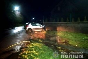 Житель Рівненщини залишив травмованого односельчанина в розбитій машині та втік з місця ДТП