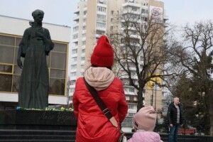 «Зосталася тільки надія одна»: у центрі Луцька згадали ЛЕСЮ (Фото)