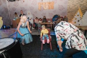 «Смугастий носоріг» та «Кольорова капустинка» влаштували грандіозне свято для луцьких діток з ДЦП