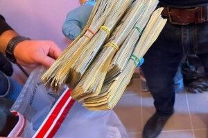 Працівник доставки вистрілив в чоловіка та вкрав у нього 350 тисяч доларів (Фото)