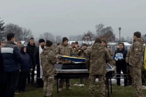 На Рівненщині «живим коридором» в останню дорогу провели 21-річного сержанта