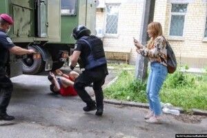 Поліція побила і затримала прихильників Сергія Стерненка (Фото)