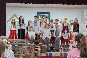 Щоб зібрати кошти для ЗСУ, учні на Волині поставили виставу «Кайдашева сім’я»