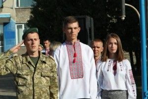 У Любешові підняти прапор доручили учневі, який найкраще склав ЗНО