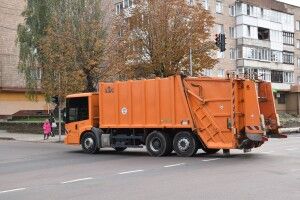 У Луцьку працюють два сміттєвози з Німеччини