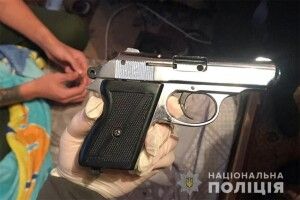 Двоє молодиків стріляли з вікна квартири