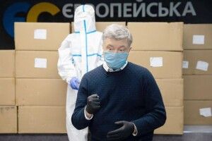 Навіть за захисні костюми від коронавірусу Порошенкові довелося воювати з росіянами