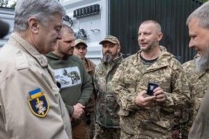 Порошенко показав, як «Едельвейси» на фронті нищать окупантів