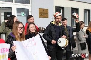 Студенти гриміли порожніми каструлями