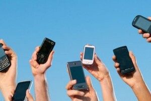 Жителі Донецька їздять на окраїну міста, щоб поговорити по мобільному телефону