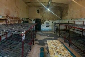 Показали страхітливу камеру Київського СІЗО до проведення ремонту (Фото)