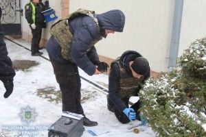 Біля школи у центрі Рівного знайшли бойову гранату