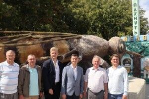 На Запоріжжі з'явилася бджола, від якої і слон драпати буде