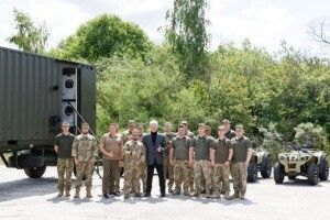 Порошенко привіз техніку підрозділам ППО та військовим навчальним центрам на Львівщині