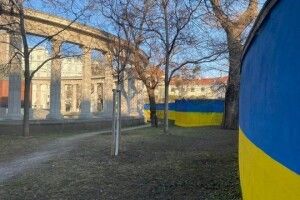 У Відні стіну біля пам’ятника радянським воїнам пофарбували в кольори прапора України