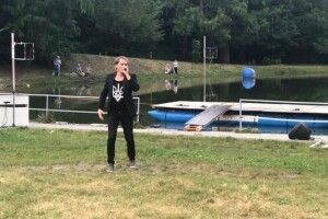 Український співак під час свого концерту витягнув з води потопельника