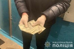 Чиновниця Волинської ОДА попалася на хабарі в 1,5 тисячі доларів (Фото)
