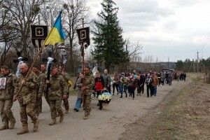 Громада на Рівненщині провела в останню дорогу сорокового Захисника (Фото, відео)