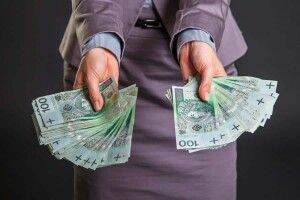 Українці працюють на найгірших роботах у Польщі, а багато отримують менше мінімалки