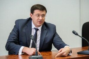 Зв’язали дитину та дружину: під Києвом побили та пограбували мера Броварів