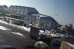 У Луцьку трапилося ДТП на перехресті вулиць Карпенка-Карого–Дубнівська (Відео)