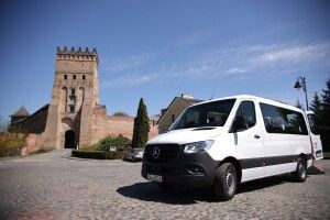 Партнери з Німеччини передали Луцьку новенький «Мерседес» для перевезення ветеранів