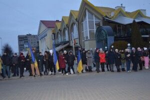 Волиняни зустрічали померлого героя навколішки