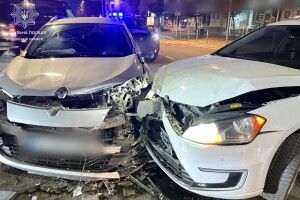 У Луцьку на перехресті не розминулися дві автівки