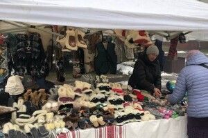 Збирають гроші на ЗСУ: в місті на Волині запрацював різдвяний ярмарок (Фото)