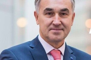 Депутат Європарламенту застеріг Зеленського від політичних переслідувань Порошенка