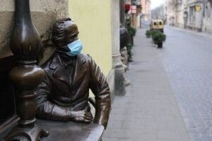 На сусідній із Волинню Львівщині продовжили карантин: відсоток завантаженості лікарень стрімко наближається по критичної позначки