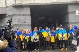 Активісти та депутати від «Євросолідарності» вимагають від КСУ розблокувати закон про перейменування церкви моспатріархату