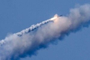 На Дніпропетровщині рашисти ракетними ударами розтрощили залізничне полотно 
