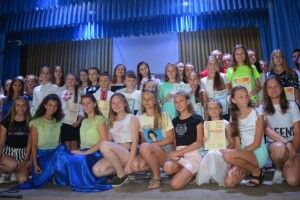 У Любешові нагородили найздібніших школярів
