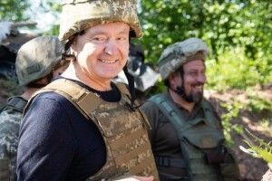 Порошенко з волонтерами придбали повний комплекс оптичної розвідки для 10-ї ОГШБр