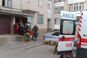 У Ковелі рятувальники аварійно відкрили двері квартири для доступу медиків 