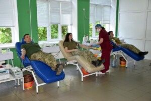 Рятують життя не лише на кордоні: на Волині прикордонники стали донорами крові