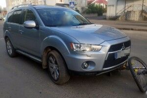 ДТП на Рівненщині: жінка на Mitsubishi Outlander збила дитину на велосипеді (Фото)