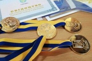 Свідоцтво з відзнакою замість медалі: нові правила для випускників 2025 року