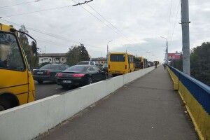 Жінка, яка впала у Луцьку вночі з мосту, не отримала жодних травм