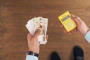 МОЗ хоче прив'язати зарплату медиків до прожиткового мінімуму