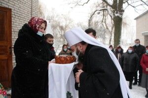 На Василя митрополит Луцький і Волинський Михаїл гайнув щедрувати у Баб’є (Фото)