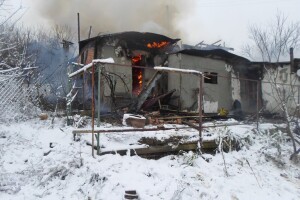 На Рівненщині згорів будинок (Фото, відео)