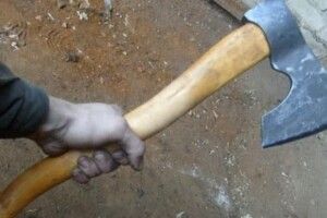 У Луцьку тварюки в людській подобі знищили сокирою пандус, яким користувався розбитий інсультом чоловік